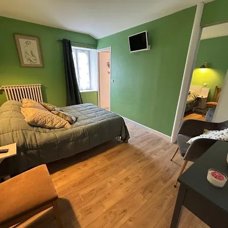 Bed & Breakfast De La Normandie Junhac