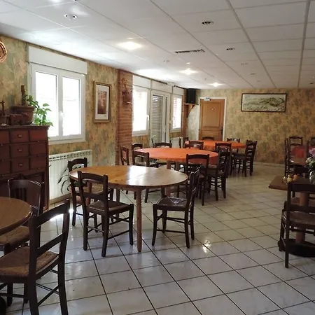 לינה וארוחת בוקר De La Normandie 3*